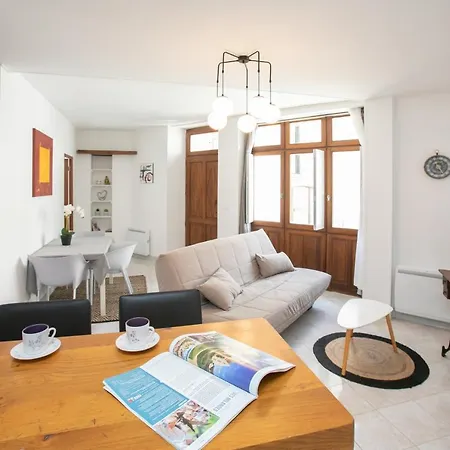 T2 Hyper Centre A 1 Lou Chabrol