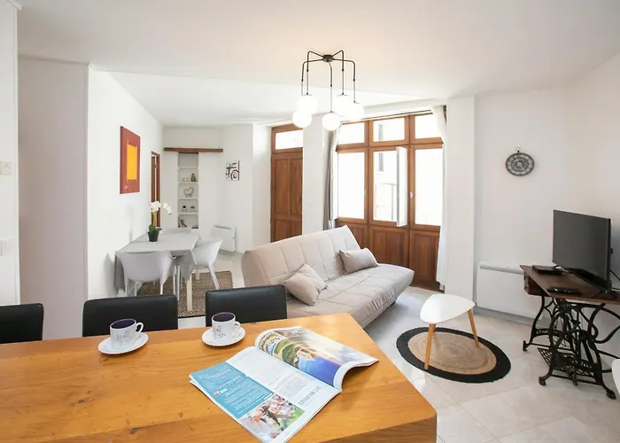 T2 Hyper Centre A 1 Lou Chabrol